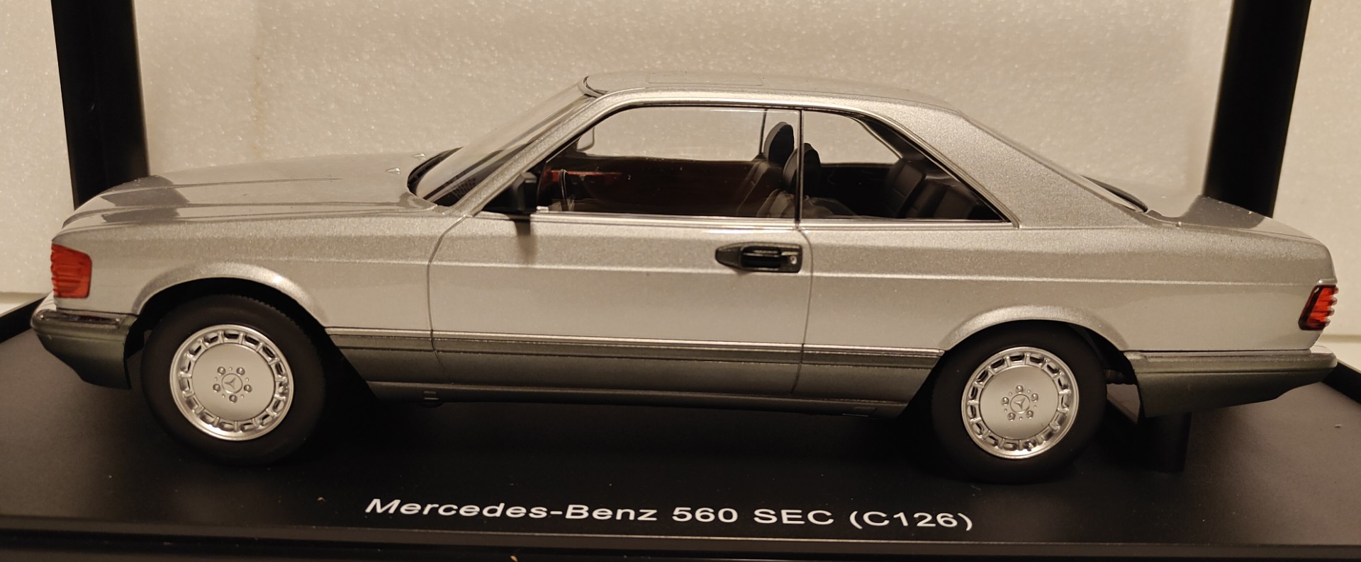 Pienoismalli Mercedes C126 560 SEC 1/18