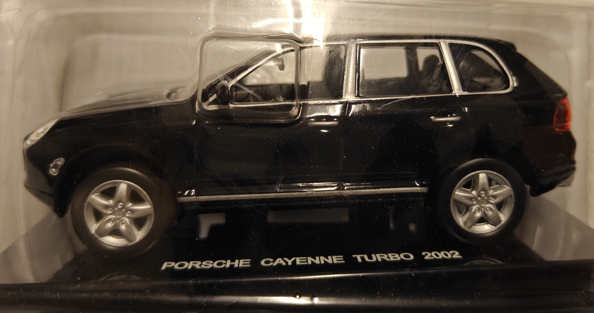 Pienoismalli Porsche Cayenne Turbo 2002   1/43