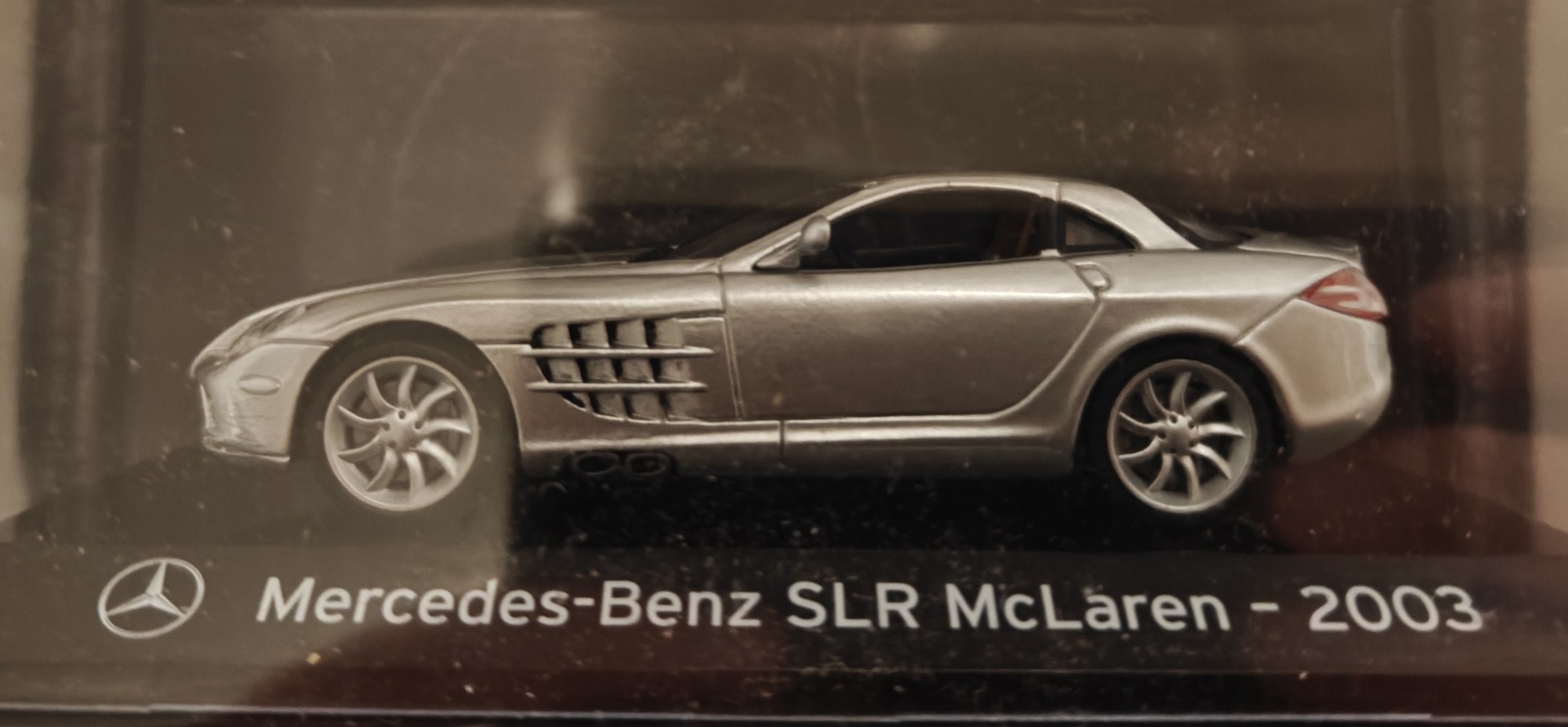Pienoismalli Mercedes SLR McLaren 2003  1/43