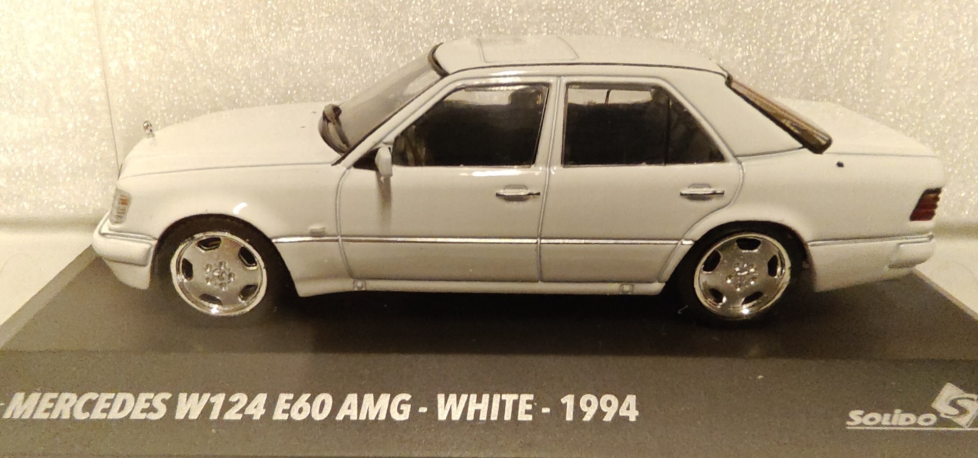 Pienoismalli Mercedes 500E E60 AMG 1994 1/43