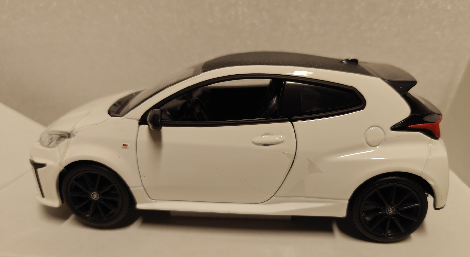 Pienoismalli Toyota GR Yaris 2021 1/24