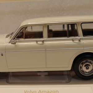 Pienoismalli Volvo Amazon farm valkoinen 1/18